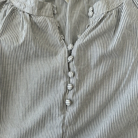 H&M blouse- size 2 - Picture 2 of 4